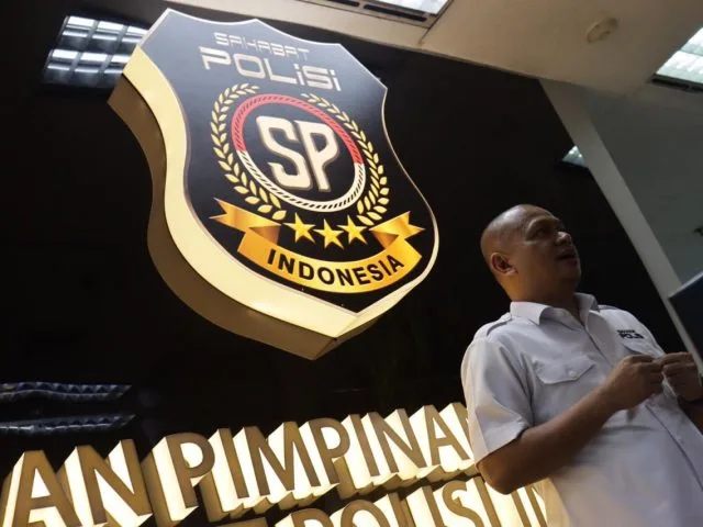 Ketua umum Sahabat Polisi Indonesia, Fonda Tangguh di Kantornya
