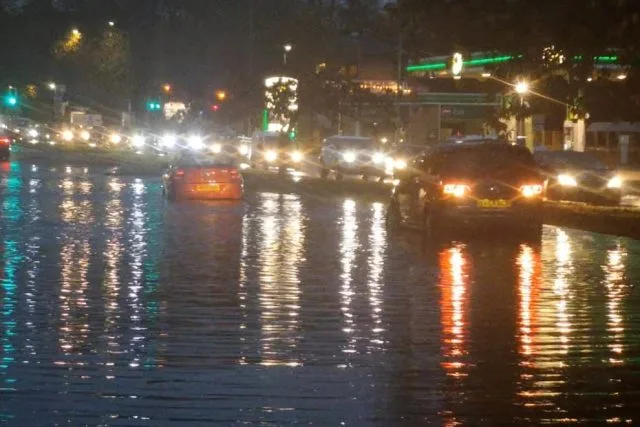 Salah satu jalan di Glasgow yang tergenang-EveningStandard