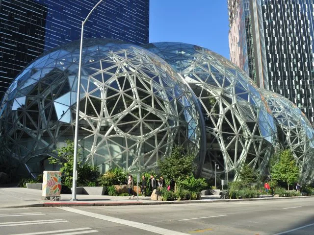 Ilustrasi Markas Besar Amazon-Wikipedia
