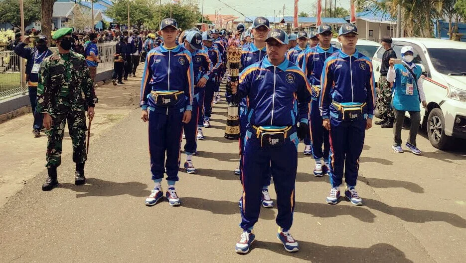 Suhariyadi membawa obor Api PON XX Papua 2021