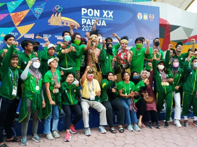 Panjat Tebing Jatim Juara Umum