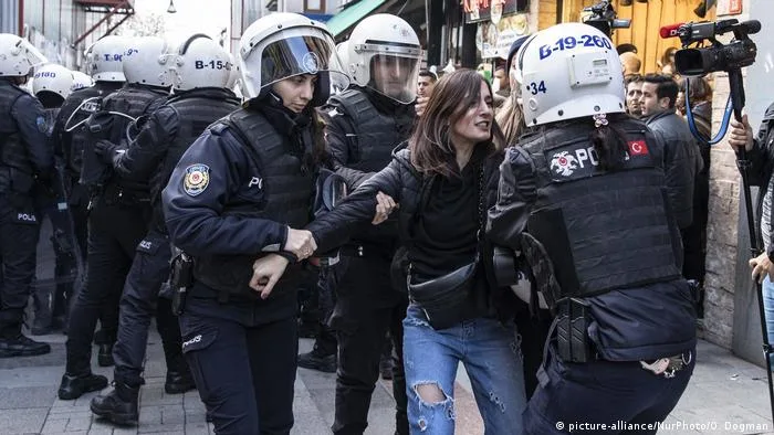 Ilustrasi demo Perempuan di Istanbul-DW