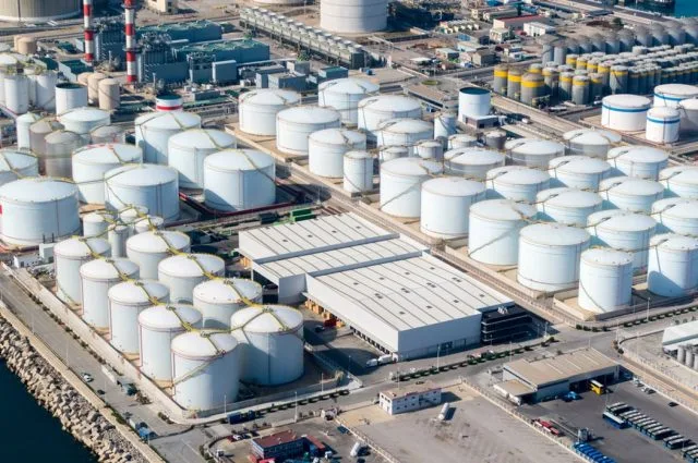 Ilustrasi Penyimpanan Minyak-EnergyConnects