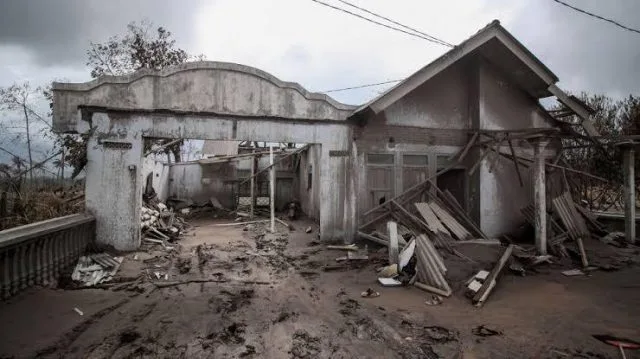 Hunian Sementara Korban Semeru