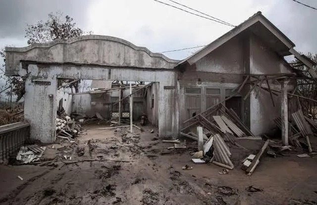 Hunian Sementara Korban Semeru