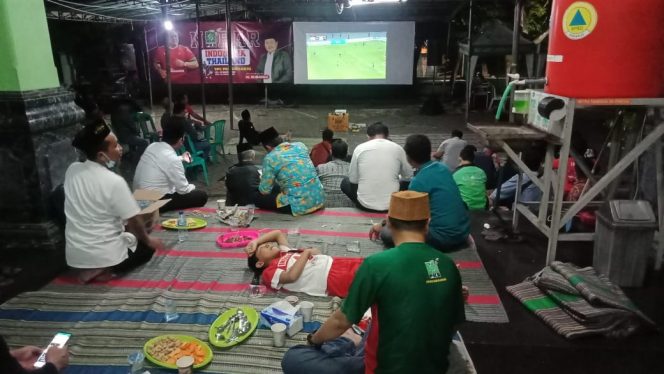 
					Nobar final leg I piala AFF antara Indonesia vs Thailand