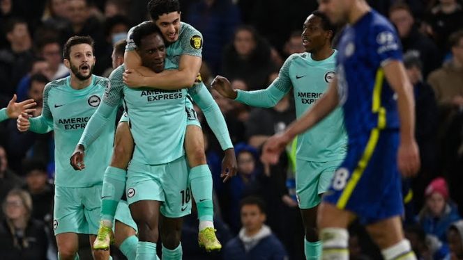 
					Para pemain Brighton merayakan gol ke gawang Chelsea (Reuters) 