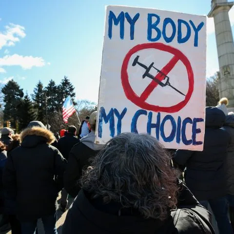 Ilustrasi Anti-Vaksin-BBC