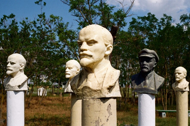 
					Patung Lenin. (Unsplash)