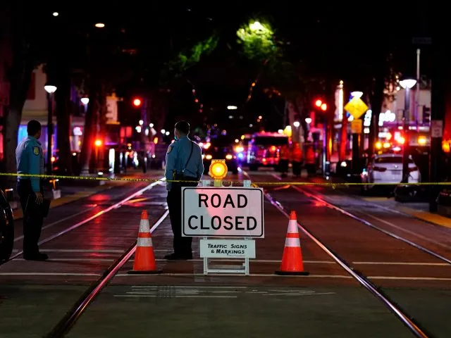 Penutupan Jalan di Dekat Tempat Kejadian-CNN