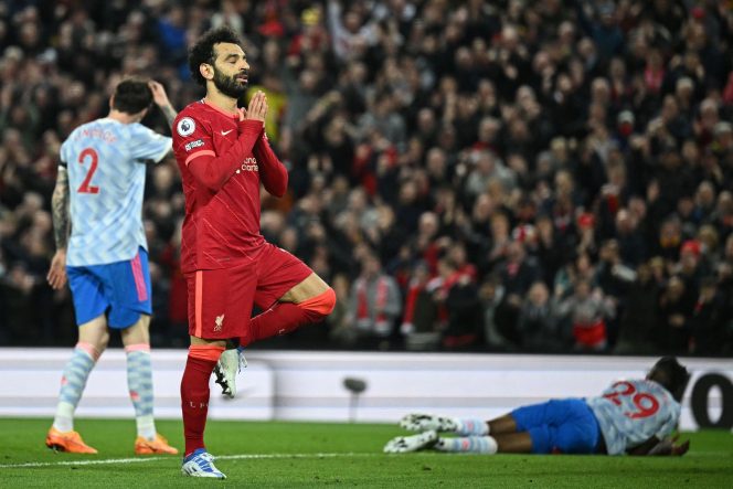 
					Bomber Liverpool FC Mohamed Salah dengan selebrasi yoga saat mengalahkan Manchester United 4-0 di Anfield Stadium, Liverpool. (Foto: Eurosport)