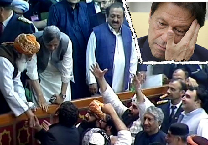 
					 Imran Khan dicopot. (Foto: Dawn.com-Hindustantimes-kolase kempalan.com)
