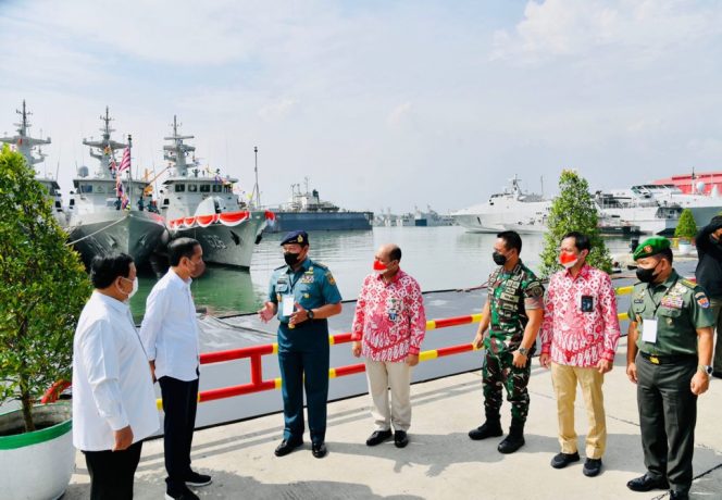 
					Presiden Jokowi meluncurkan Holding dan Program Strategis BUMN Industri Pertahanan Defend ID, Rabu (20/04/2022), di Surabaya. (Setkab)