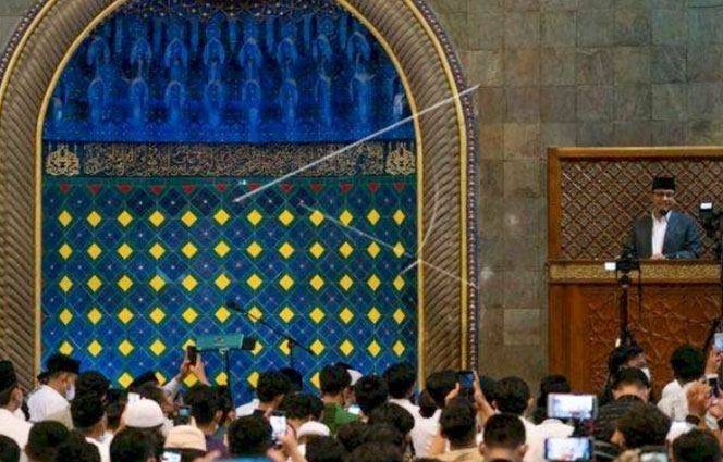 
					Gubernur DKI Jakarta, Anies Baswedan saat berceramah di Masjid Universitas Gadjah Mada, Yogyakarta/Net
