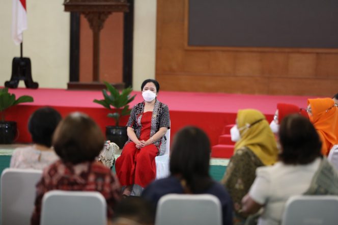 
					Ketua DPR Puan Maharani menggelar ramah tamah dengan sejumlah kelompok perempuan di Ruang Pustakaloka Nusantara IV, Senayan, Jakarta.