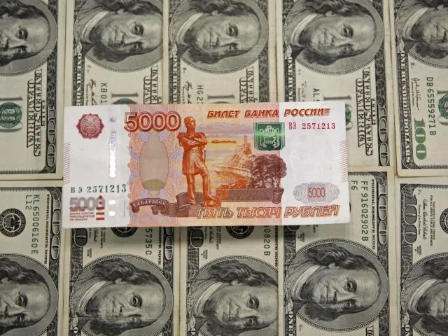 Ilustrasi Rubel dan Dollar AS-Faktualid