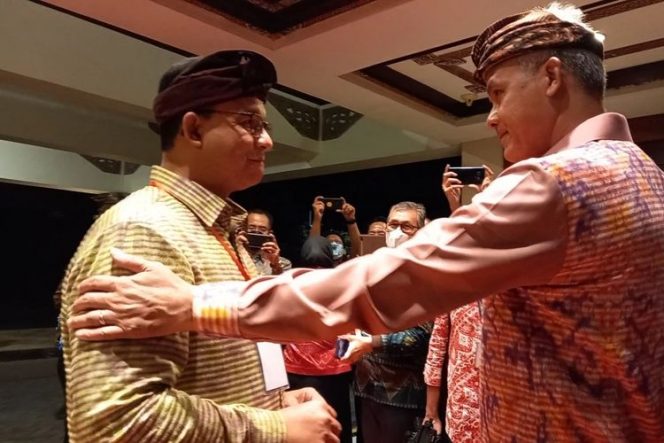 
					Saat Anies Baswedan bertemu Ganjar Pranowo pada acara Rakernas Asosiasi Pemerintah Provinsi Seluruh Indonesia (APPSI), di Badung, Bali, Senin (9/5/2022)
