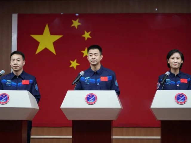 Tiga Kru Shenzou-14-The Hindu