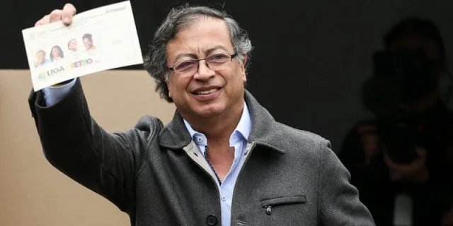 Gustavo Petro-Rmol