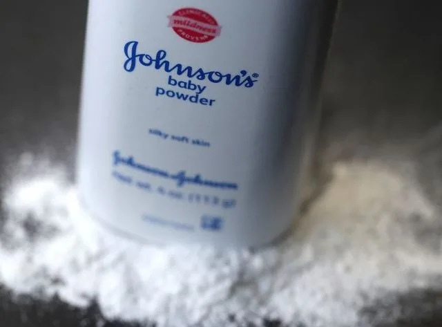 Bedak Bayi Talc oleh J&J-Surya