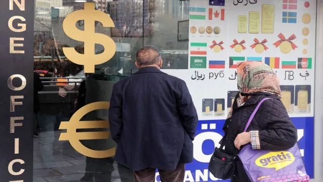 Ilustrasi Lira Menurun-Al Monitor