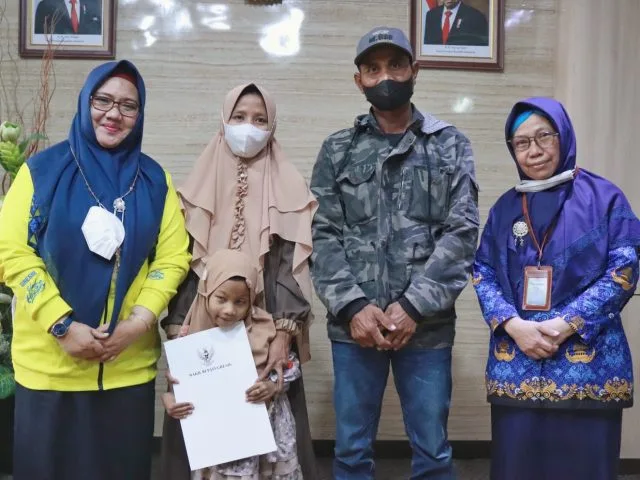 Risma saat berpamitan ke wabup Gresik