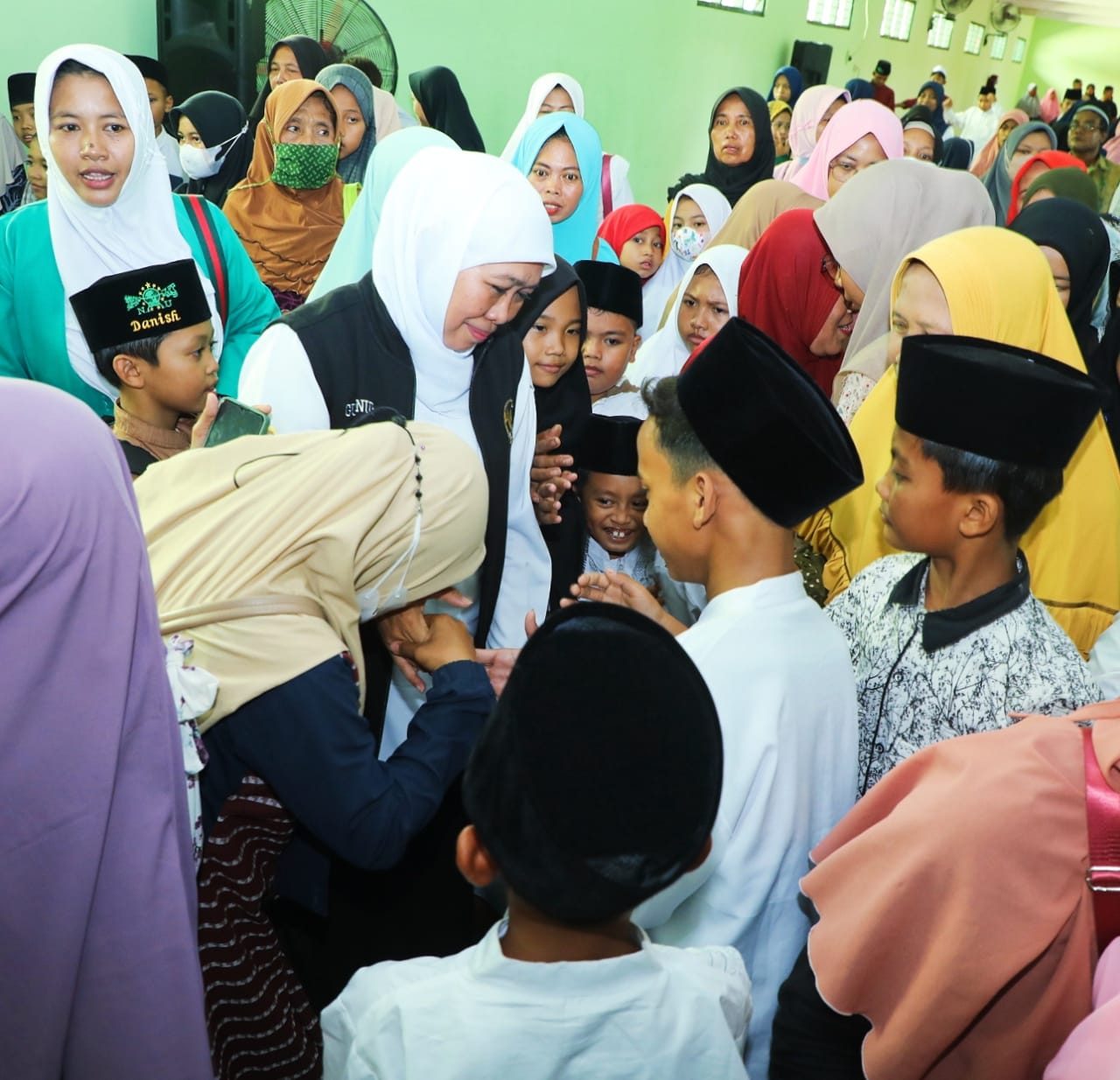 Tutup Safari Ramadhan 1444 H di Gubernur Bojonegoro Khofifah Santuni 500 Anak Yatim – Kempalan.com