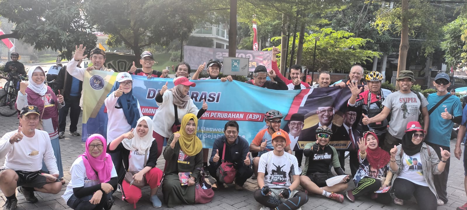 Para alumni Airlangga usai deklarasi A3P di Taman Apsari, Minggu 3 Agustus 2023 (ist)