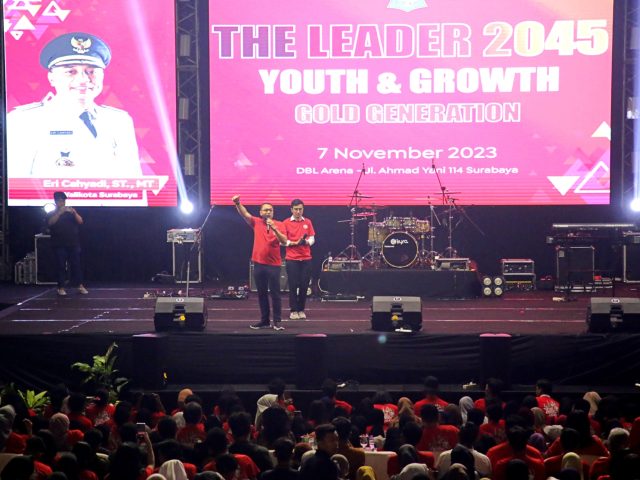 Siapkan Pemimpin Masa Depan, Wali Kota Eri Bakar Semangat Pemuda Surabaya di The Leader 2045