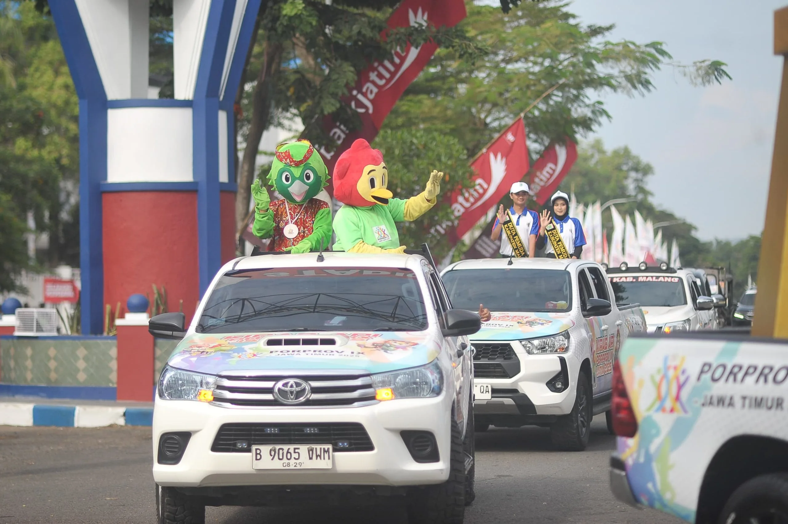 Wali Kota dan Wawali Kota Malang  Sambut Langsung Kedatangan tim Kirab Api Obor Porprov Jatim IX 2025
