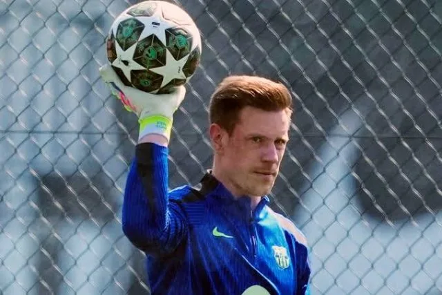 Kiper Marc-Andre ter Stegen saat menjalani sesi latihan di Herzogenaurah, Selasa (3/6). (Foto: Diario Marca)