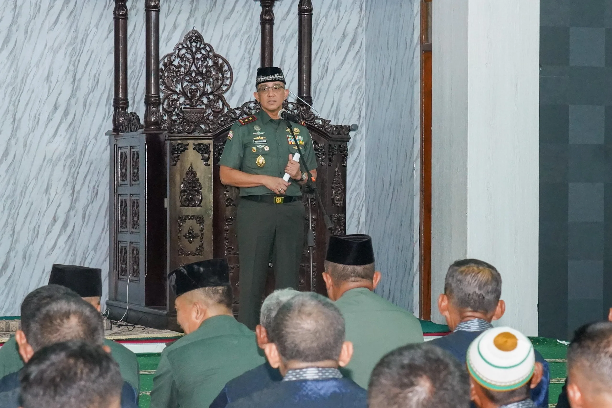 Mayjend TNI Rudy Saladin M.A  Beri Apresiasi Tinggi Kepada Prajurit dan PNS yang Berprestasi Berangkat Umroh ke Tanah Suci Secara Gratis 