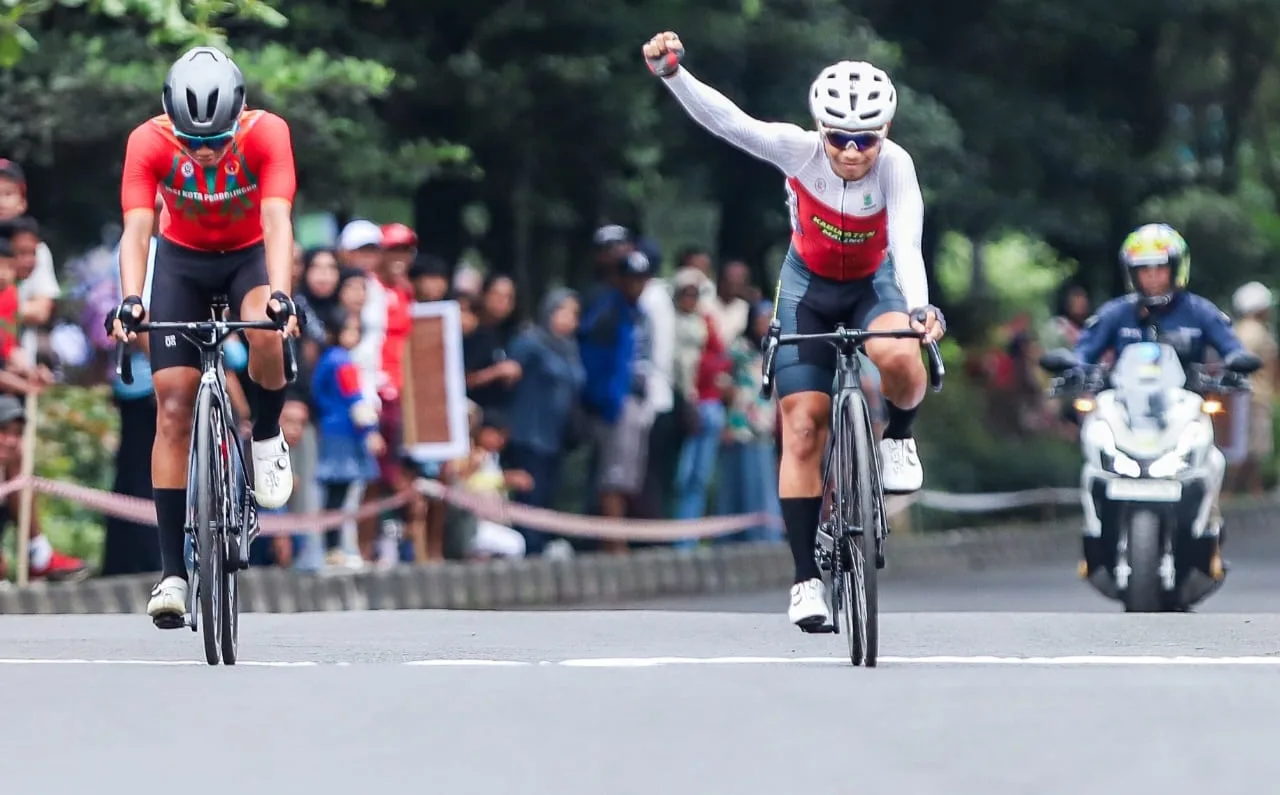 Pembalap Kabupaten Malang dan Kota Mojokerto Raih Emas Nomor Criterium Putra-Putri
