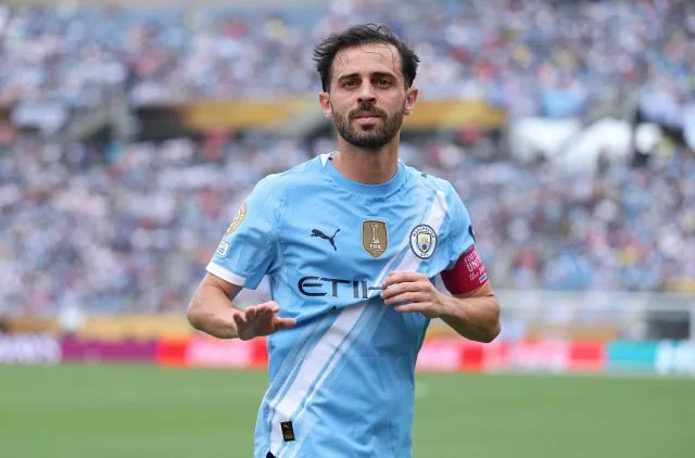 Bernardo Silva saat jadi kapten Manchester City. (Foto: Sporting News)