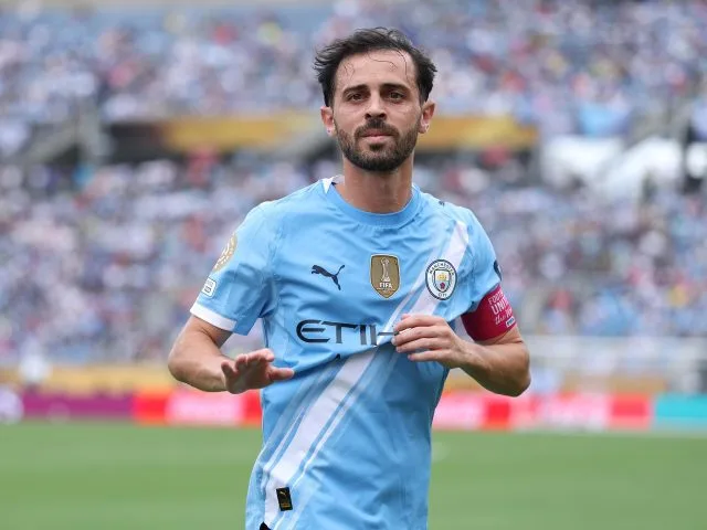 Bernardo Silva saat jadi kapten Manchester City. (Foto: Sporting News)