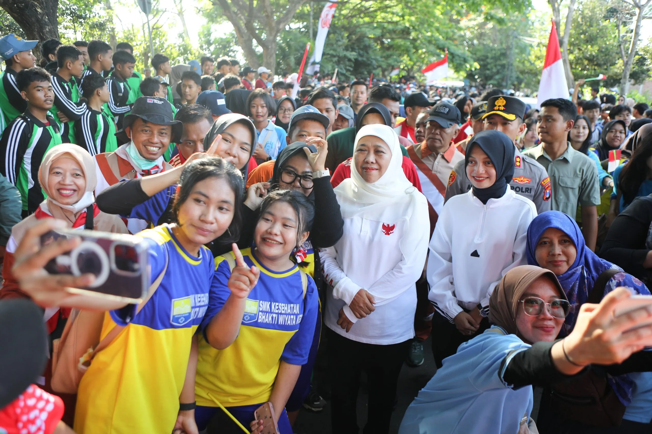 Gubernur Khofifah Tegaskan SMA/SMK/SLB Negeri Se-Jatim Bebas Pungli