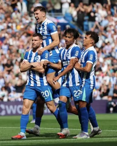 James Milner (paling kiri) merayakan gol Brighton & Hove Albion ke gawang Manchester City, Minggu (31/8). (Foto: Instagram)