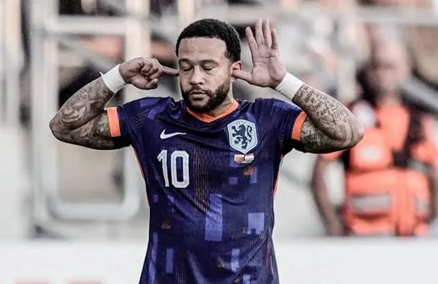 Selebrasi Memphis Depay setelah mencetak gol untuk timnas Belanda ke gawang Lithuania, Senin dini hari WIB (8/9). (Foto: AD)