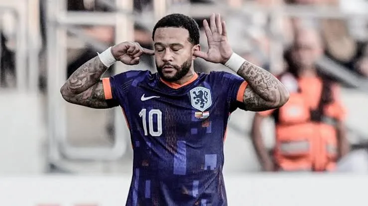 Selebrasi Memphis Depay setelah mencetak gol untuk timnas Belanda ke gawang Lithuania, Senin dini hari WIB (8/9). (Foto: AD)