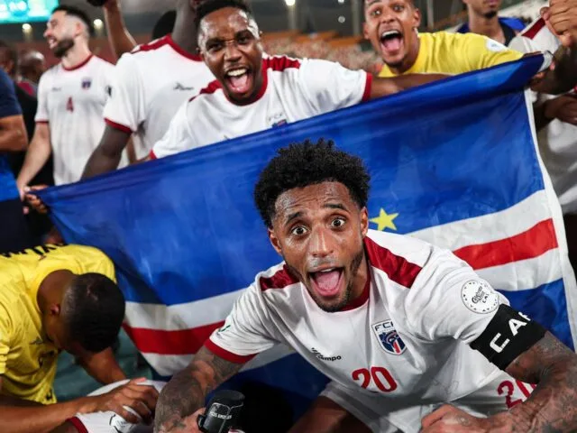 Ekspresi gelandang serang Tanjung Verde Ryan Mendes setelah membawa negaranya lolos ke Piala Dunia 2026. (Foto: BBC)