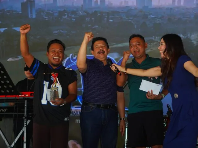 Wakil Rektor III Universitas Brawijaya, Dr. Setiawan Noerdajasakti, S.H., M.H (dua dari kiri) bersama pemenang dalam turnamen "16th ABG Charity Golf Tournament 2025 Piala Rektor Universitas Brawijaya, di Pondok Indah Golf Course, Jakarta, Minggu (5/10). (Foto: ABG)