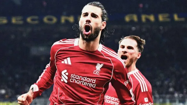 Selebrasi gelandang Liverpool FC Dominik Szoboszlai setelah menjebol gawang Inter Milan, Rabu dini hari WIB (10/12). (Foto: Goal)