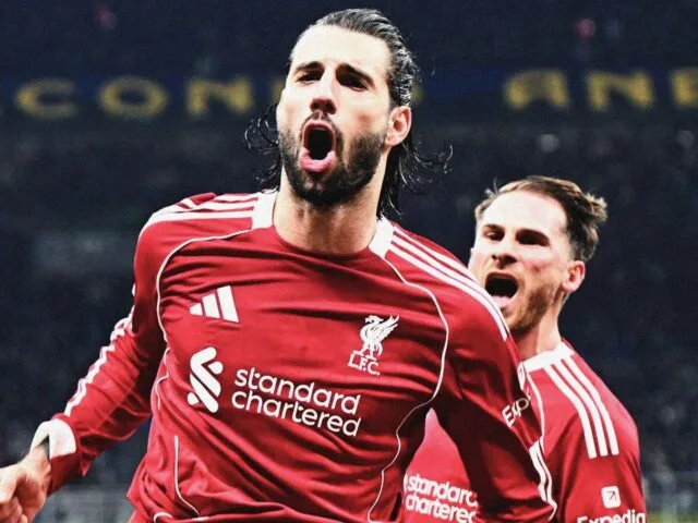Selebrasi gelandang Liverpool FC Dominik Szoboszlai setelah menjebol gawang Inter Milan, Rabu dini hari WIB (10/12). (Foto: Goal)