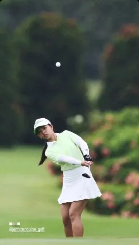 Pegolf junior Jatim Jennifer Quinn Effendi melakukan pukulan di Pondok Indah Golf Course, Jakarta, dalam ajang Pondok Indah International Junior Golf Championship (PIIJGC) 2025, 16-18 Desember lalu. Dia jadi pemenang di kelas Girls B. (Foto: PIIJGC)