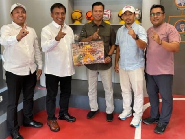 Wujud Sinergi Kemanusiaan, SMAN 12 Surabaya Salurkan Bantuan Banjir Aceh-Sumatera Melalui UNESA