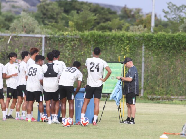 Up Date Persebaya: Uji Nyali Taktikal Tavares di Uji Malut United, Mampukah Racik Komposisi Ideal Persebaya dalam Waktu Singkat?