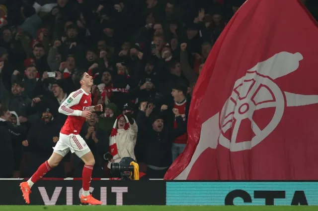Gelandang serang Arsenal Kai Havertz merayakan gol ke gawang Chelsea. Gol itu yang membawa Arsenal ke final Piala Liga. (Foto: Sky Sports)
