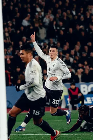 Selebrasi striker Manchester United Benjamin Sesko setelah menjebol gawang West Ham United. (Foto: Sky Sports)