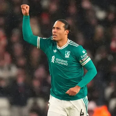 Kapten Liverpool FC Virgil van Dijk merayakan golnya ke gawang Sunderland AFC. (Foto: Liverpool Echol