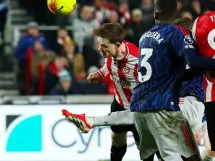 Pemain Brentford FC Keane Lewis-Potter mencetak gol ke gawang Arsenal dari skema set pieces. (Foto: Sky Sports)